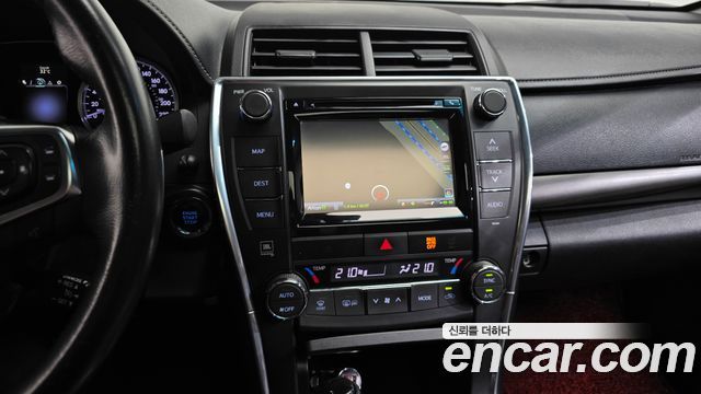 Toyota Camry 2.5 XLE 2015 — фото 17