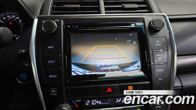 Toyota Camry 2.5 XLE 2015 — фото 20