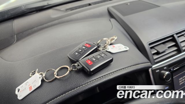 Toyota Camry 2.5 XLE 2015 — фото 21