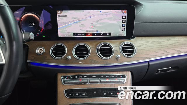 Mercedes-Benz E-Class (W213) E220d 4MATIC Exclusive 2021 — фото 12