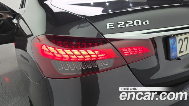 Mercedes-Benz E-Class (W213) E220d 4MATIC Exclusive 2021 — фото 23