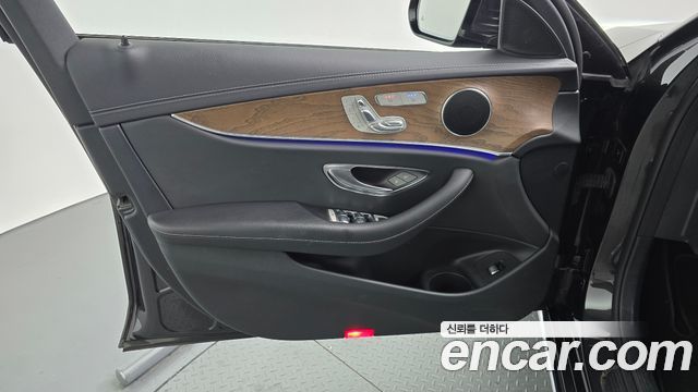 Mercedes-Benz E-Class (W213) E220d 4MATIC Exclusive 2021 — фото 24