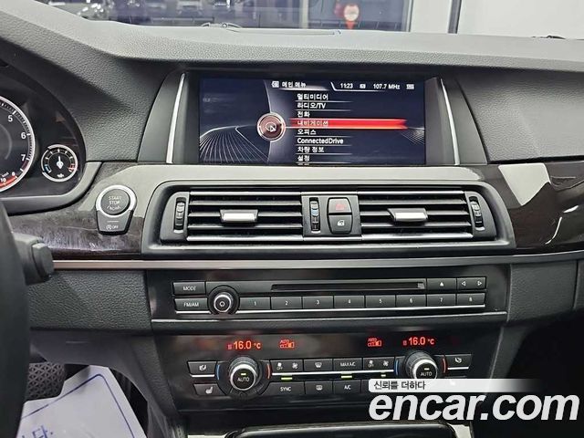 BMW 5 Series (F10) 528i xDrive M Aero Dynamic 2016 — фото 15