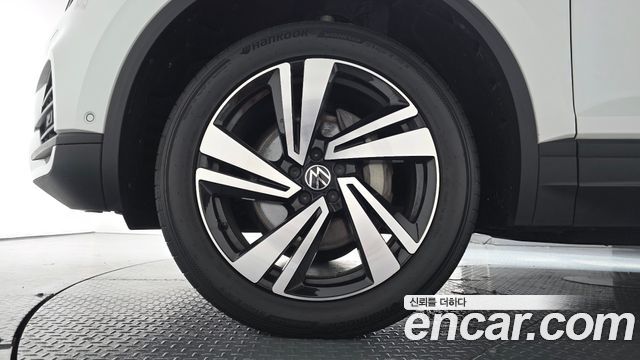 Volkswagen Touareg (III) 3.0 TDI Premium 2023 — фото 5