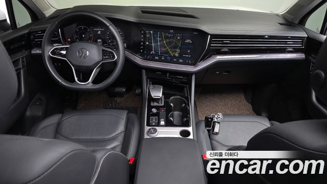Volkswagen Touareg (III) 3.0 TDI Premium 2023 — фото 7