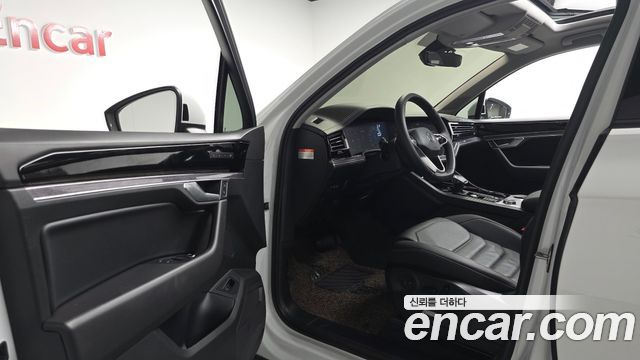 Volkswagen Touareg (III) 3.0 TDI Premium 2023 — фото 10