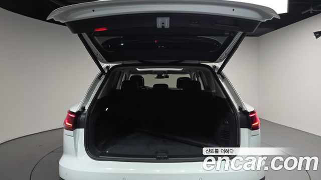 Volkswagen Touareg (III) 3.0 TDI Premium 2023 — фото 20