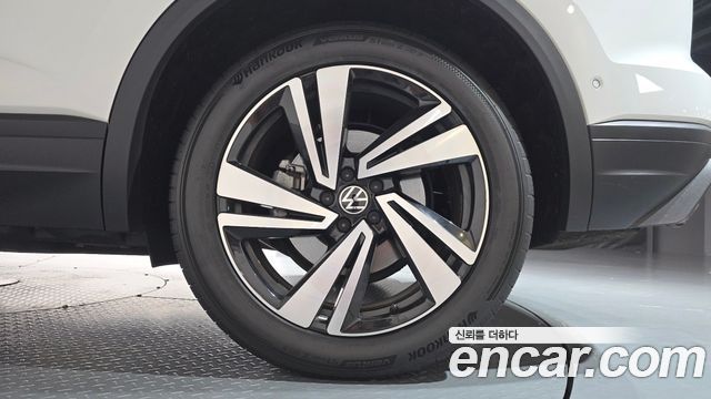 Volkswagen Touareg (III) 3.0 TDI Premium 2023 — фото 21