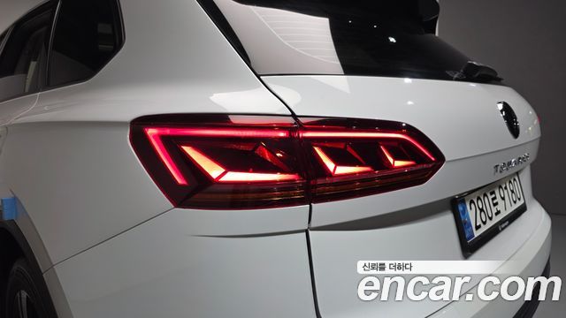 Volkswagen Touareg (III) 3.0 TDI Premium 2023 — фото 23