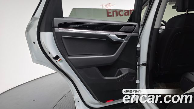 Volkswagen Touareg (III) 3.0 TDI Premium 2023 — фото 25