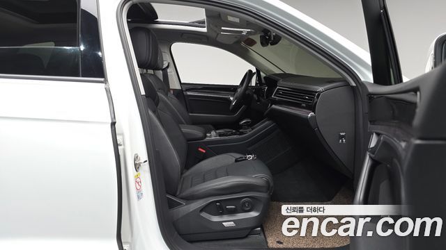 Volkswagen Touareg (III) 3.0 TDI Premium 2023 — фото 26