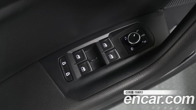 Volkswagen Touareg (III) 3.0 TDI Premium 2023 — фото 32