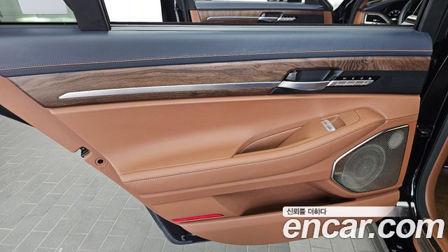 Genesis G90 5.0 AWD Limousine Prestige 2020 — фото 25