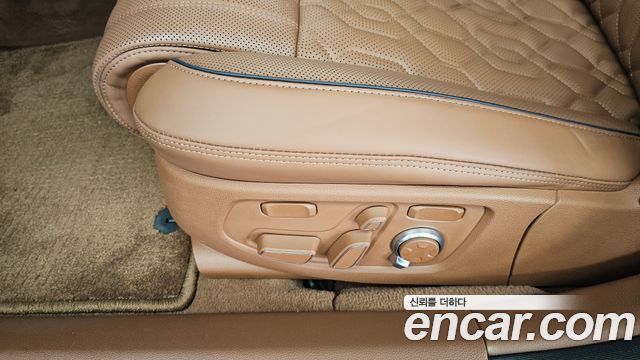 Genesis G90 5.0 AWD Limousine Prestige 2020 — фото 31