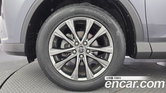 Toyota RAV4 2.5 4WD Hybrid 4th 2018 — фото 5