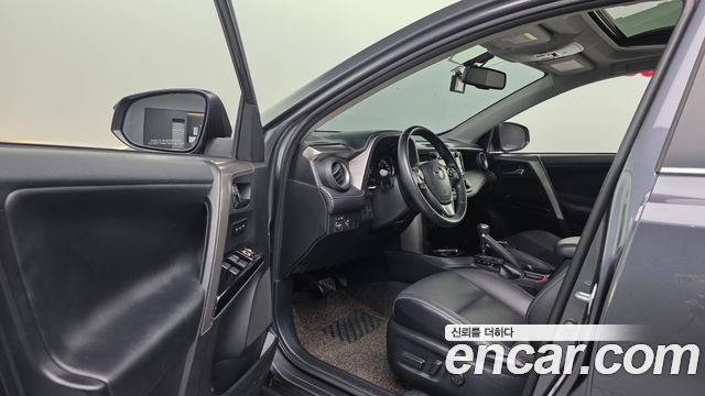 Toyota RAV4 2.5 4WD Hybrid 4th 2018 — фото 10