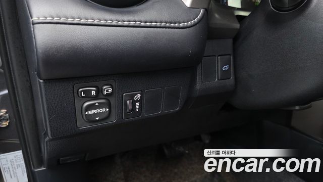 Toyota RAV4 2.5 4WD Hybrid 4th 2018 — фото 12