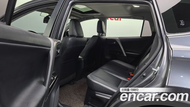 Toyota RAV4 2.5 4WD Hybrid 4th 2018 — фото 16