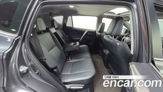 Toyota RAV4 2.5 4WD Hybrid 4th 2018 — фото 18