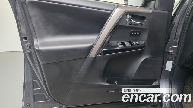 Toyota RAV4 2.5 4WD Hybrid 4th 2018 — фото 24