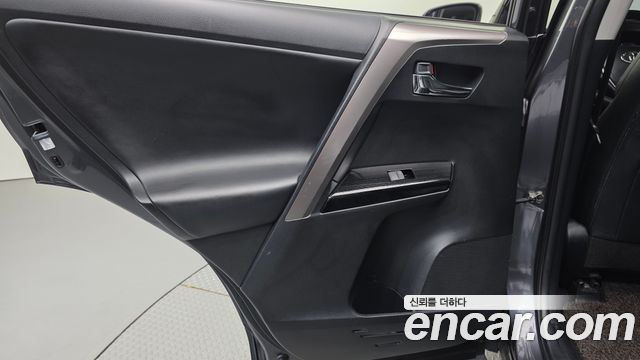 Toyota RAV4 2.5 4WD Hybrid 4th 2018 — фото 25