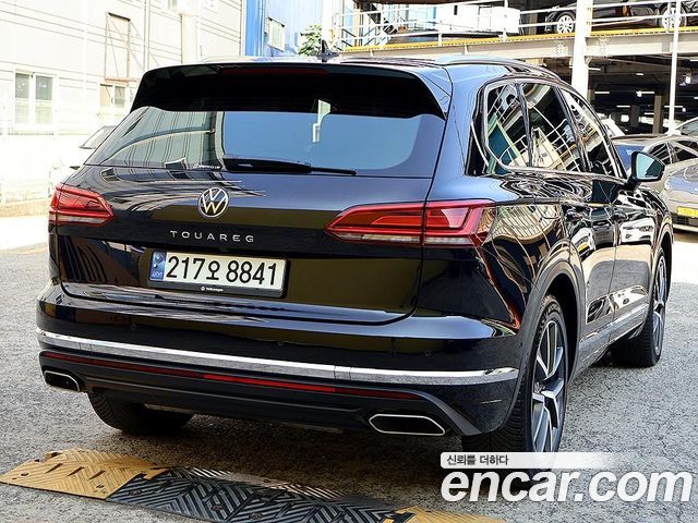 Volkswagen Touareg (III) 3.0 TDI Prestige 2021 — фото 4