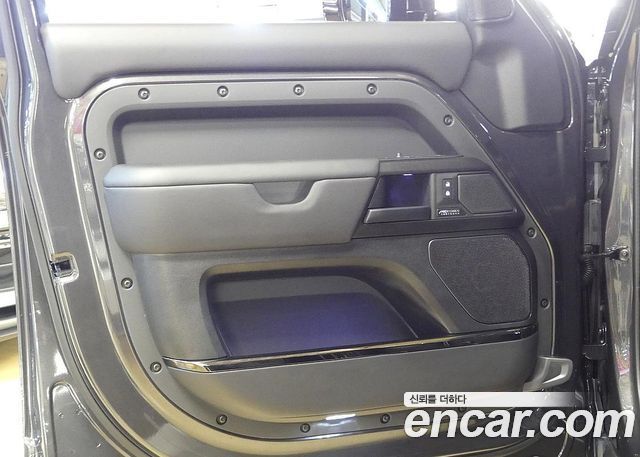 Land Rover Defender (L663) 110 P635 Octa Edition 1 2025 — фото 15