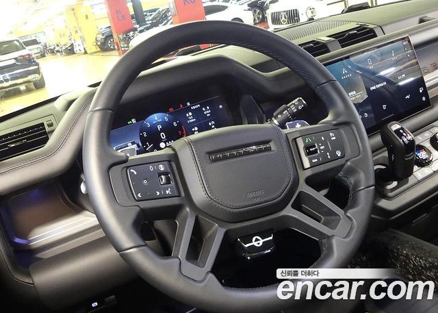 Land Rover Defender (L663) 110 P635 Octa Edition 1 2025 — фото 17