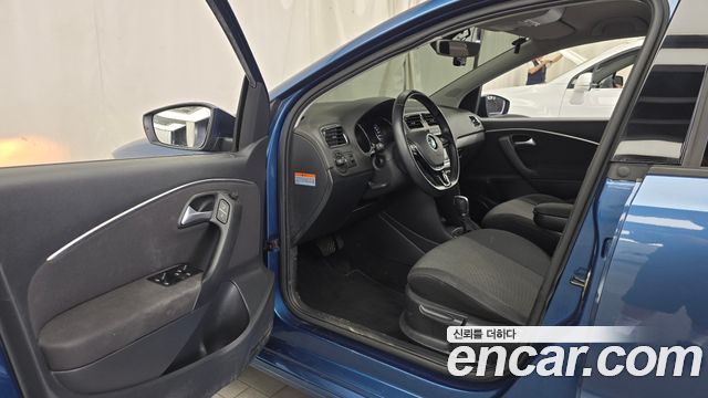 Volkswagen Polo 1.4 TDI R-Line 5th 2016 — фото 10