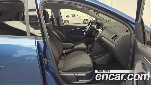 Volkswagen Polo 1.4 TDI R-Line 5th 2016 — фото 11