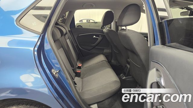 Volkswagen Polo 1.4 TDI R-Line 5th 2016 — фото 12