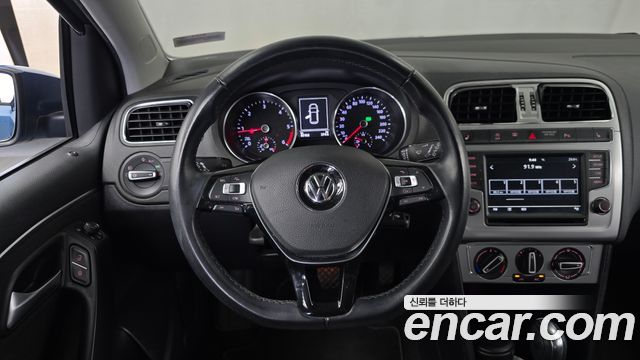 Volkswagen Polo 1.4 TDI R-Line 5th 2016 — фото 13