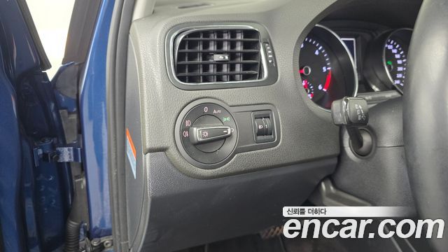 Volkswagen Polo 1.4 TDI R-Line 5th 2016 — фото 17