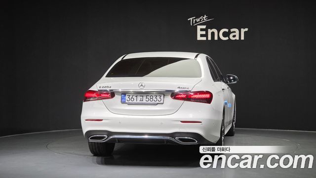 Mercedes-Benz E-Class (W213) E220d 4MATIC AMG Line 2022 — фото 4