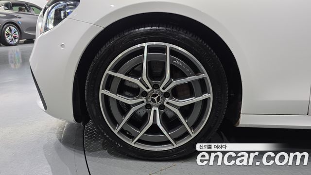 Mercedes-Benz E-Class (W213) E220d 4MATIC AMG Line 2022 — фото 5