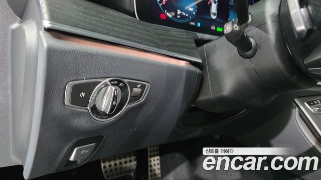 Mercedes-Benz E-Class (W213) E220d 4MATIC AMG Line 2022 — фото 15
