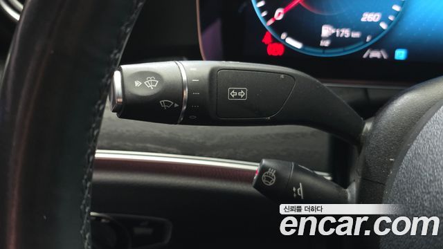 Mercedes-Benz E-Class (W213) E220d 4MATIC AMG Line 2022 — фото 17