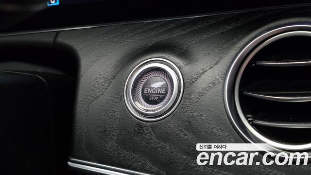 Mercedes-Benz E-Class (W213) E220d 4MATIC AMG Line 2022 — фото 18