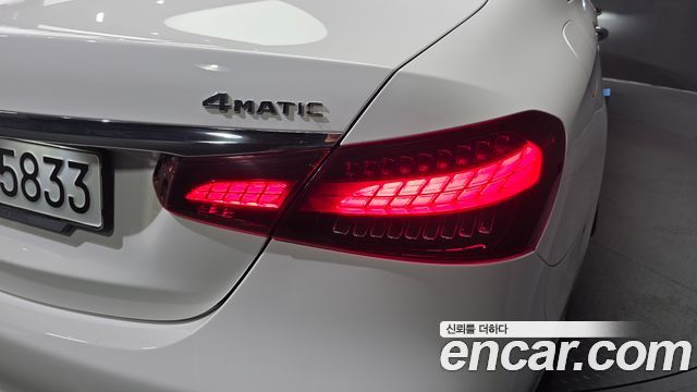Mercedes-Benz E-Class (W213) E220d 4MATIC AMG Line 2022 — фото 23