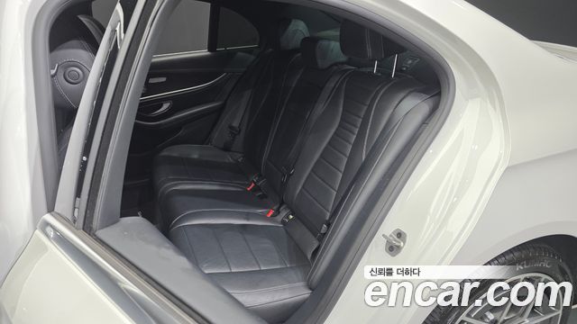 Mercedes-Benz E-Class (W213) E220d 4MATIC AMG Line 2022 — фото 26