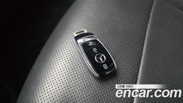 Mercedes-Benz E-Class (W213) E220d 4MATIC AMG Line 2022 — фото 37