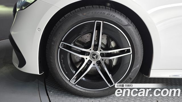 Mercedes-Benz E-Class (W214) E200 AMG Line 2026 — фото 5