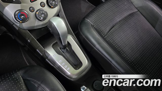Chevrolet Aveo Sedan 1.4 Turbo LS 2018 — фото 9