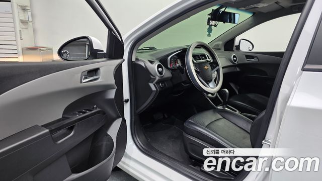 Chevrolet Aveo Sedan 1.4 Turbo LS 2018 — фото 10