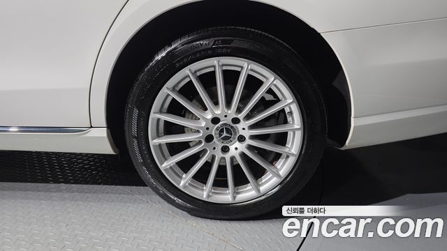 Mercedes-Benz E-Class (W213) E220d 4MATIC Exclusive 2021 — фото 21