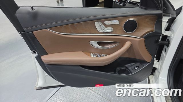Mercedes-Benz E-Class (W213) E220d 4MATIC Exclusive 2021 — фото 24
