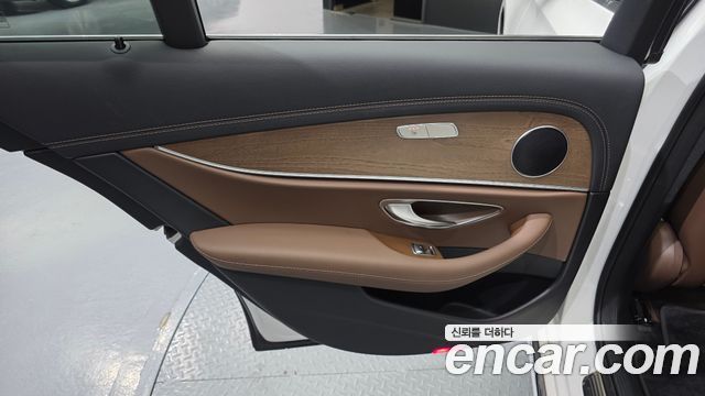 Mercedes-Benz E-Class (W213) E220d 4MATIC Exclusive 2021 — фото 25