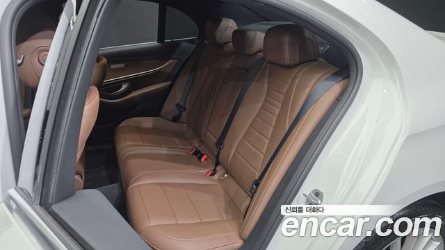 Mercedes-Benz E-Class (W213) E220d 4MATIC Exclusive 2021 — фото 26
