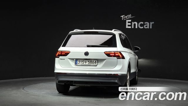 Volkswagen Tiguan (II) 2.0 TDI Premium 2020 — фото 4