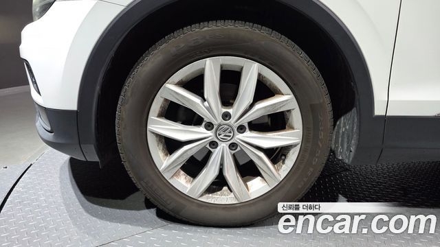 Volkswagen Tiguan (II) 2.0 TDI Premium 2020 — фото 5